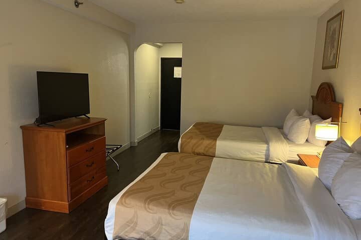 Room 10 of 33