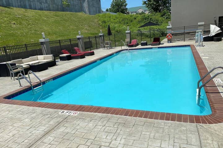 Pool 34 of 51