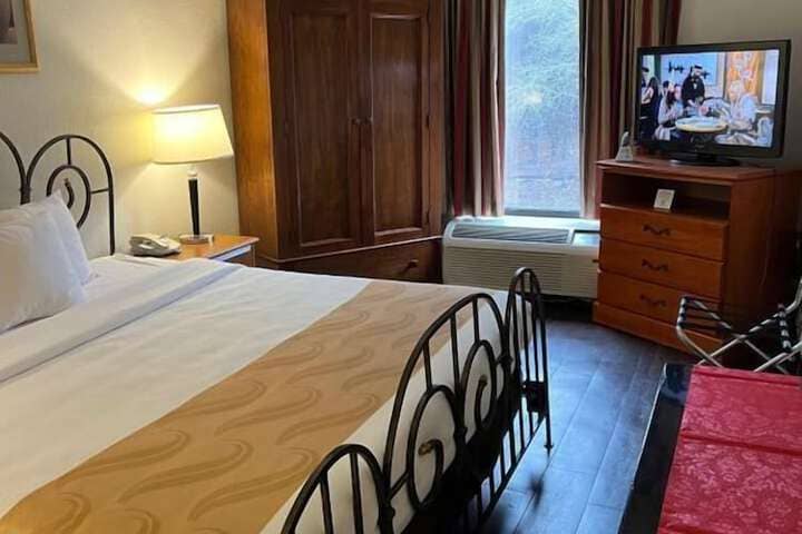 Room 15 of 33