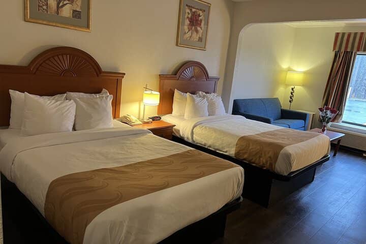 Room 8 of 33