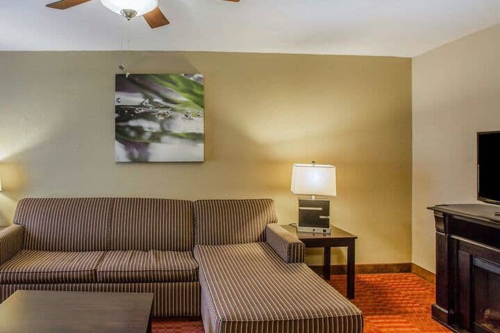 Room 28 of 51