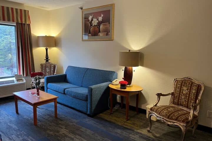 Room 12 of 33