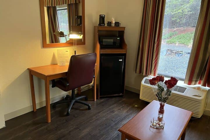 Room 6 of 33