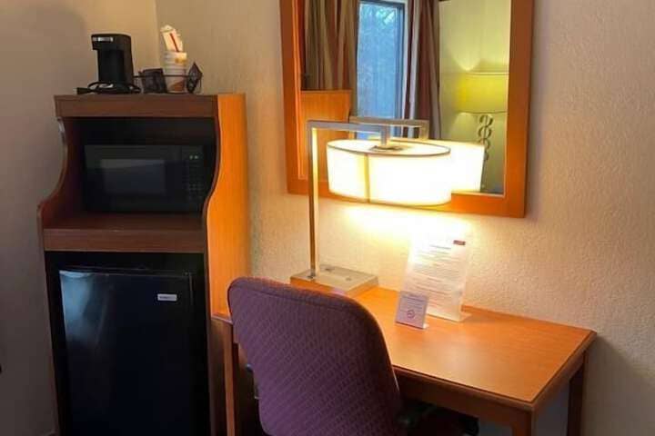 Room 16 of 33