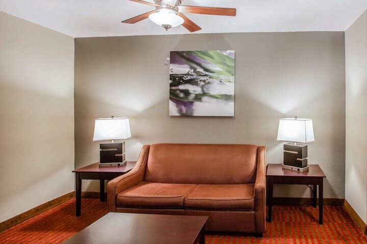 Room 27 of 51