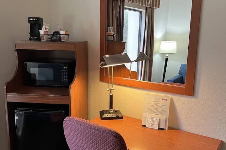 Room 4 of 33