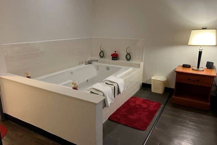 Room 13 of 33