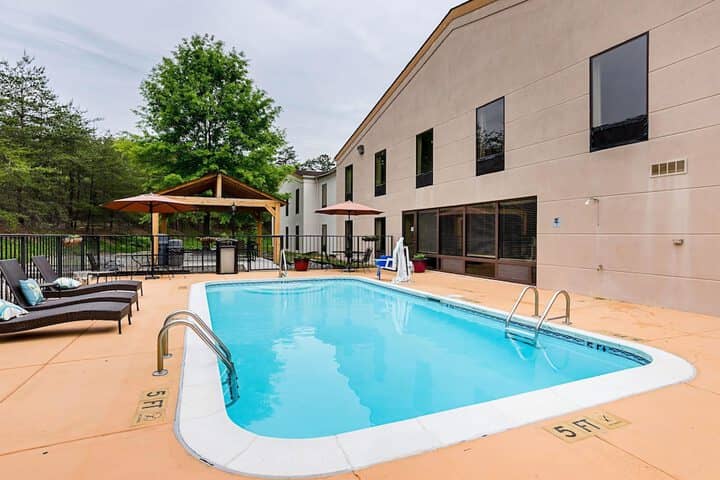 Pool 22 of 33
